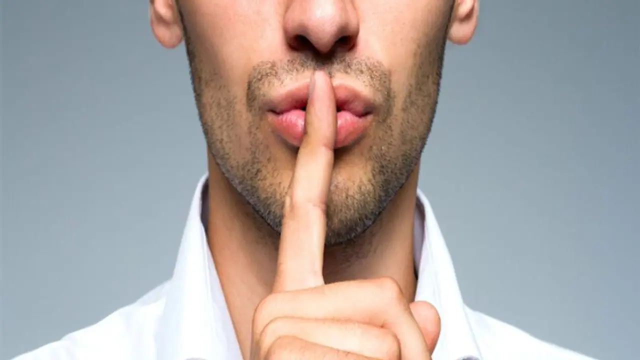 पार्टनर की बदल रही है नियत! इन 5 संकेतों से समझ सकते हैं कि वो प्यार का कर रहा है झूठा नाटक