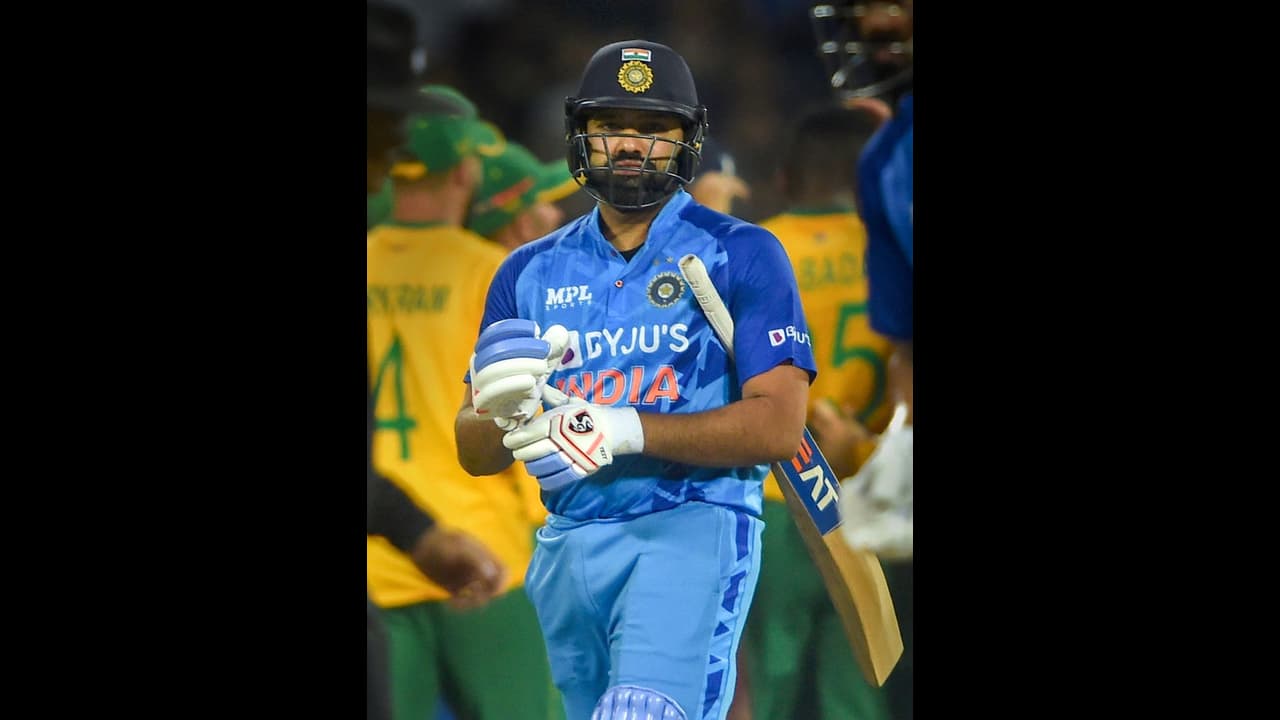  ക്യാപ്റ്റനെന്ന നിലയില്‍ രോഹിത്തിന്‍റെ കാലം കഴിഞ്ഞു; രൂക്ഷവിമര്‍ശനവുമായി മുന്‍ താരം