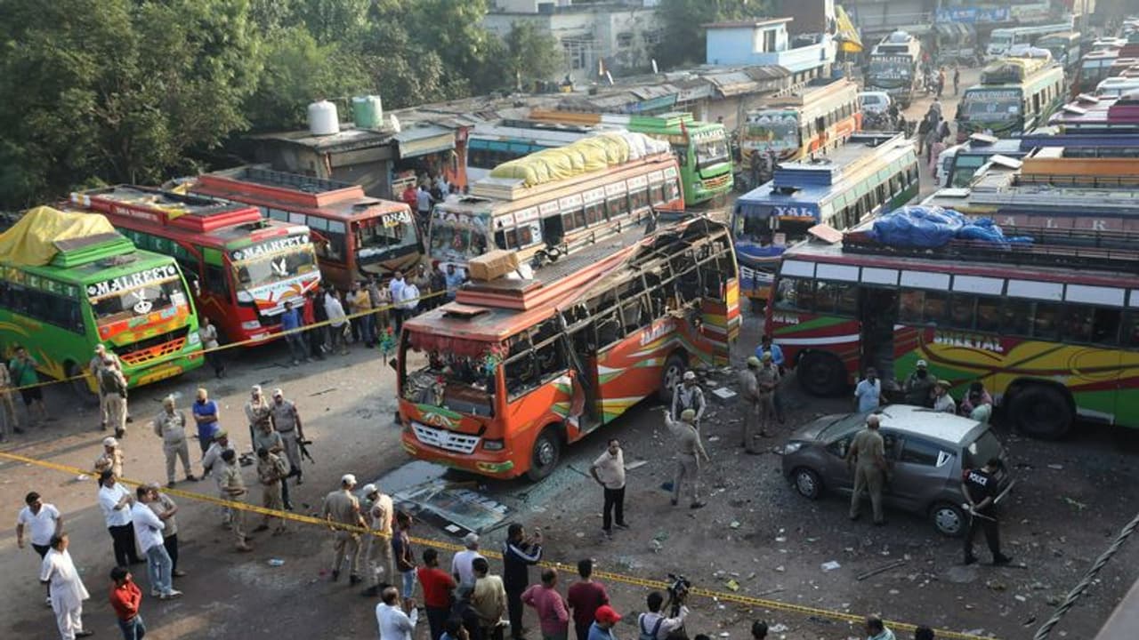 ജമ്മു കശ്മീരിലെ ഇരട്ട സ്ഫോടനം: അന്വേഷണം എൻഐഎയ്ക്ക്, പ്രതിഷേധവുമായി നാട്ടുകാർ, ദില്ലിയിൽ സുരക്ഷ