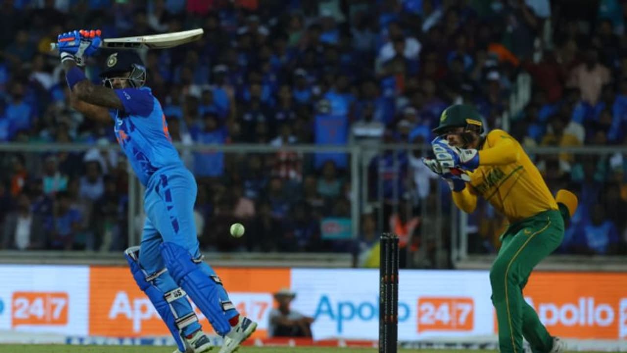 ഇതുകൊണ്ടൊന്നും സൂര്യകുമാര്‍ യാദവ് ഹാപ്പിയല്ല, ഇനിയും മെച്ചപ്പെടാനേറെ; താരം മത്സരശേഷം ചെയ്‌തത് 