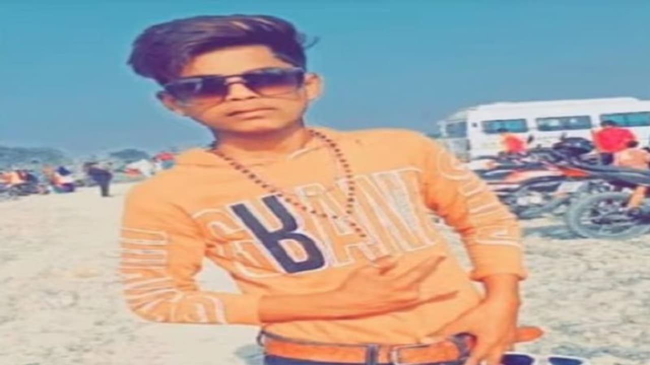 कानपुर: बेटी के14 साल के प्रेमी को बाप बेटे ने उतारा मौत के घाट, शव की हालत देख पुलिस भी रह गई दंग कानपुर: बेटी के14 साल के प्रेमी को बाप बेटे ने उतारा मौत के घाट, शव की हालत देख पुलिस भी रह गई दंग