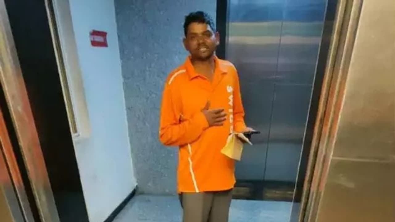  കാലില്‍ ചെരുപ്പില്ല, കാരണം ചോദിച്ചപ്പോള്‍ പറഞ്ഞത് ; സ്വിഗ്ഗി ഡെലിവെറി ഏജന്‍റിന്‍റെ ദുഖം ഏറ്റെടുത്ത് കുറിപ്പ്