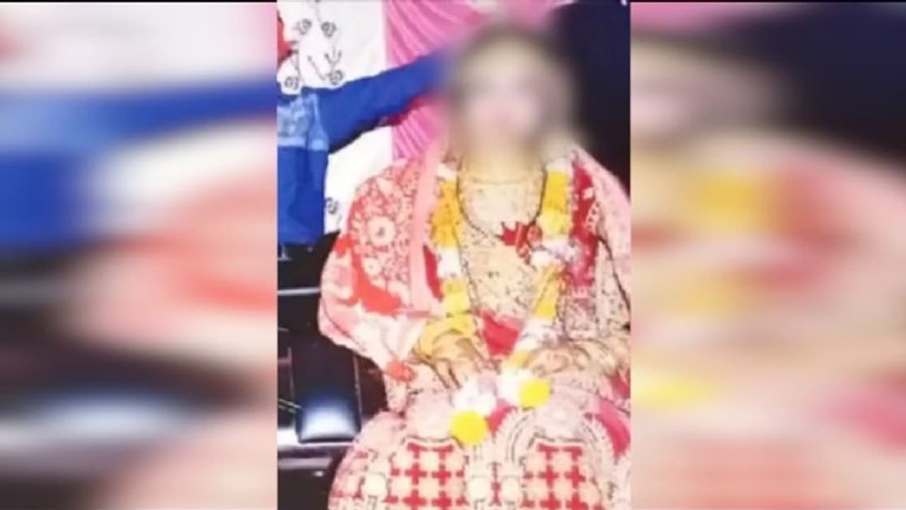 झांसी: विवाहिता की हत्या कर नदी में फेंका शव, मृतका के पिता ने ससुराल पक्ष पर लगाए गंभीर आरोप झांसी: विवाहिता की हत्या कर नदी में फेंका शव, मृतका के पिता ने ससुराल पक्ष पर लगाए गंभीर आरोप