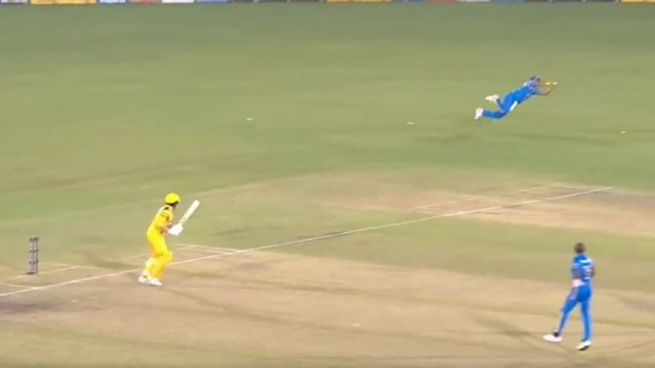 INDL vs AUSL: சுரேஷ் ரெய்னாவின் செம டைவ் கேட்ச்.. வைரல் வீடியோ..! கொண்டாடும் ரசிகர்கள் INDL vs AUSL: சுரேஷ் ரெய்னாவின் செம டைவ் கேட்ச்.. வைரல் வீடியோ..! கொண்டாடும் ரசிகர்கள்