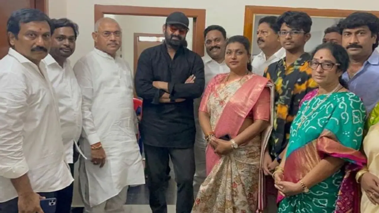 కృష్ణంరాజు స్మృతివనం ఏర్పాటుకు రెండెకరాల స్థలం.. మొగలూర్తులో సంస్మరణ సభకు హాజరైన ఏపీ మంత్రులు కృష్ణంరాజు స్మృతివనం ఏర్పాటుకు రెండెకరాల స్థలం.. మొగలూర్తులో సంస్మరణ సభకు హాజరైన ఏపీ మంత్రులు