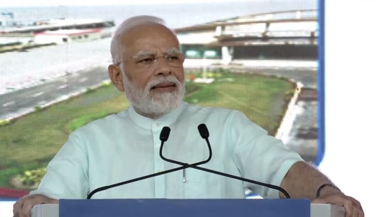 ஆயுஷ்மான் பாரத் திட்டத்தின் கீழ், 4 கோடி பேருக்கு இலவச மருத்துவ சிகிச்சை... பிரதமர் மோடி பெருமிதம்!!