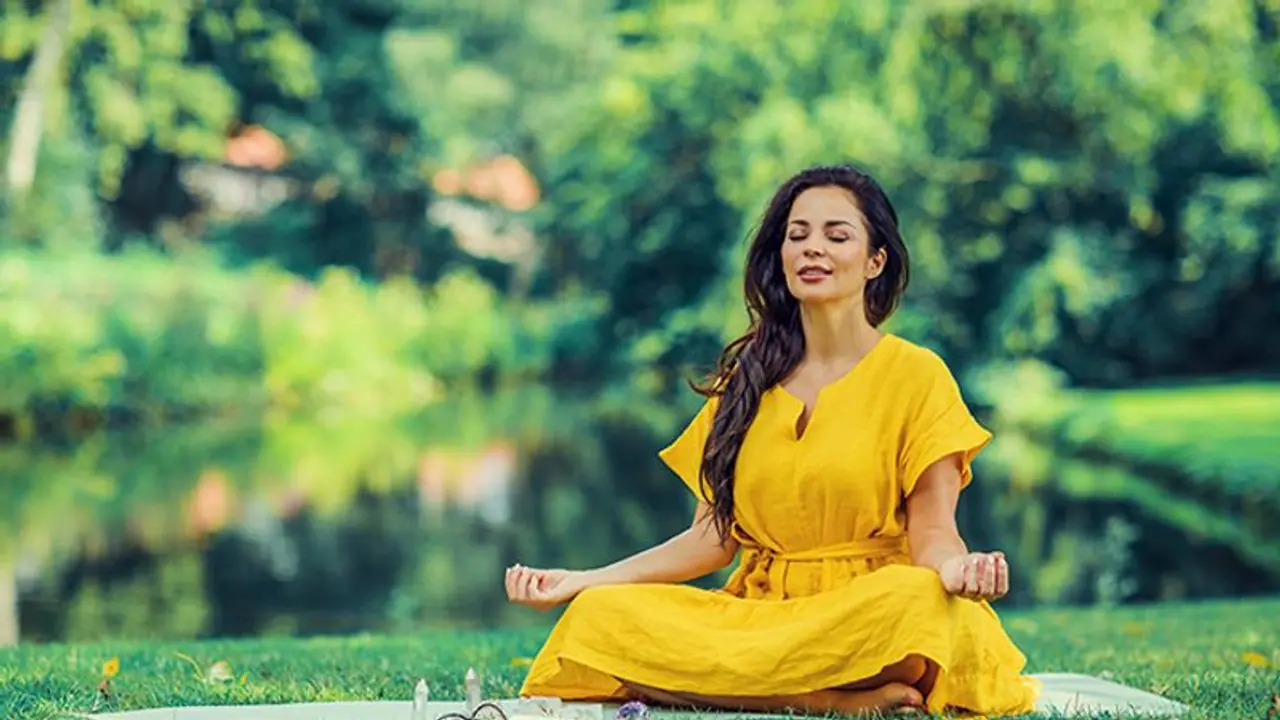 Devi Mantra: नवरात्रि में करें इन मंत्रों का जाप, दूर होगी गरीबी और मिलेगा बीमारियों से छुटकारा