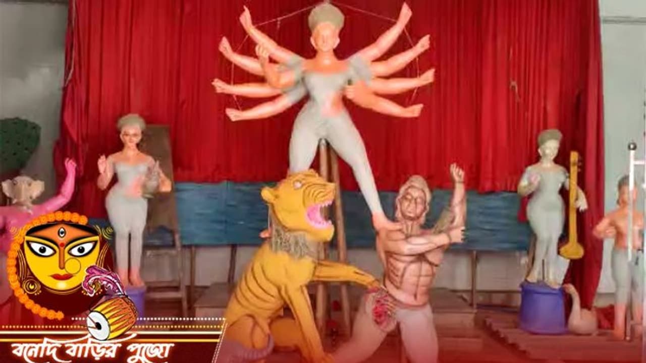 দাপুটে জমিদারের পুজো আজ সার্বজনীন, সাবেকি প্রতিমায় আজও মেতে ওঠে হরিশ্চন্দ্রপুর