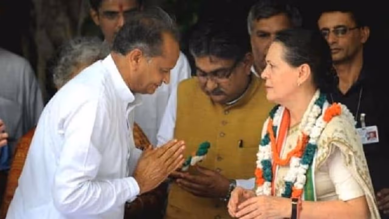 कौन होगा राजस्थान का मुख्यमंत्री: पायलट को मिलेगी कमान या गहलोत ही रहेंगे CM, सोनिया गांधी करेंगी फैसला कौन होगा राजस्थान का मुख्यमंत्री: पायलट को मिलेगी कमान या गहलोत ही रहेंगे CM, सोनिया गांधी करेंगी फैसला