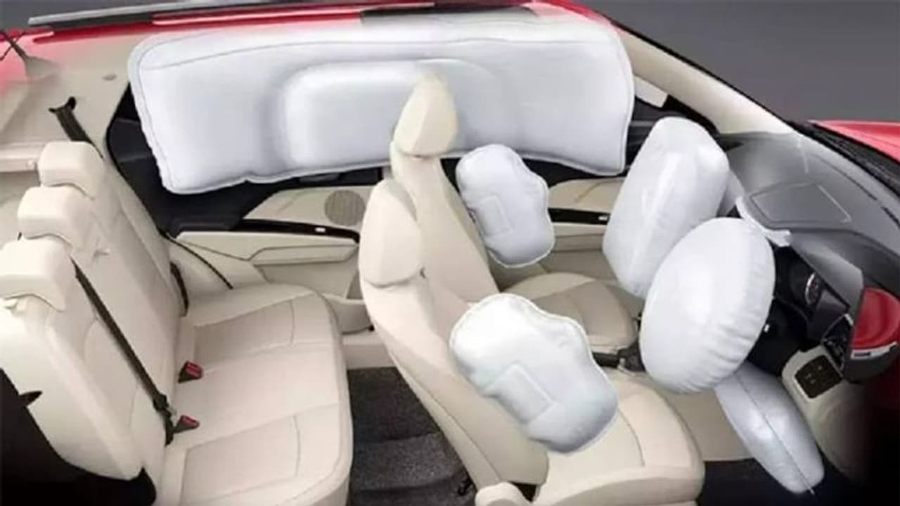 कार में 6 एयरबैग जरूरी करने का फैसला फिलहाल टला, जानें अब कब से लागू होगा ये नियम कार में 6 एयरबैग जरूरी करने का फैसला फिलहाल टला, जानें अब कब से लागू होगा ये नियम