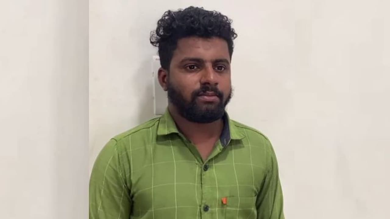 യുവതിക്ക് നേരെ പീഡനശ്രമം: ഡിവൈഎഫ്ഐ പ്രാദേശിക നേതാവ് അറസ്റ്റിൽ യുവതിക്ക് നേരെ പീഡനശ്രമം: ഡിവൈഎഫ്ഐ പ്രാദേശിക നേതാവ് അറസ്റ്റിൽ