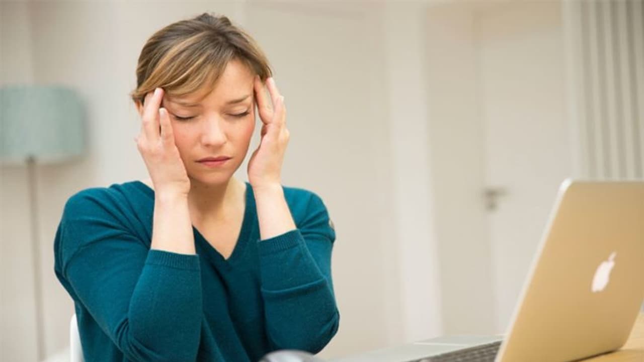 सिर दर्द से हैं परेशान, तो पेन किलर छोड़िए और अपनाइए यह घरेलू नुस्खे, झट से गायब हो जाएगा हेडेक सिर दर्द से हैं परेशान, तो पेन किलर छोड़िए और अपनाइए यह घरेलू नुस्खे, झट से गायब हो जाएगा हेडेक