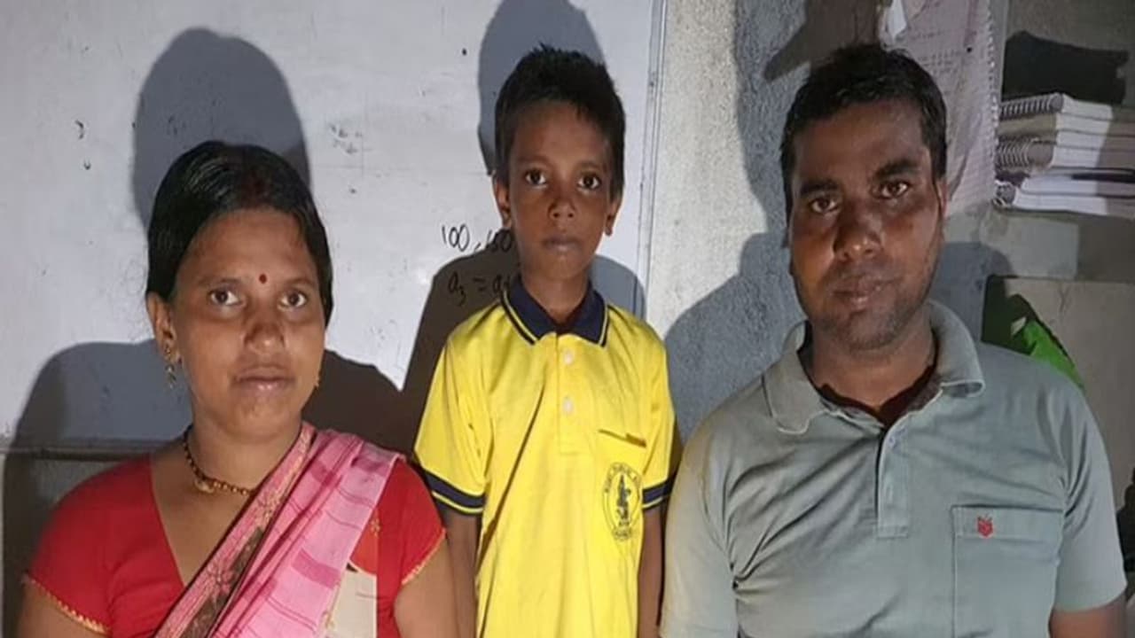 बिहार के छोटे खान सर: 8 साल की उम्र में चुटकियों में हल कर देता है गणित के कठिन सवाल बिहार के छोटे खान सर: 8 साल की उम्र में चुटकियों में हल कर देता है गणित के कठिन सवाल