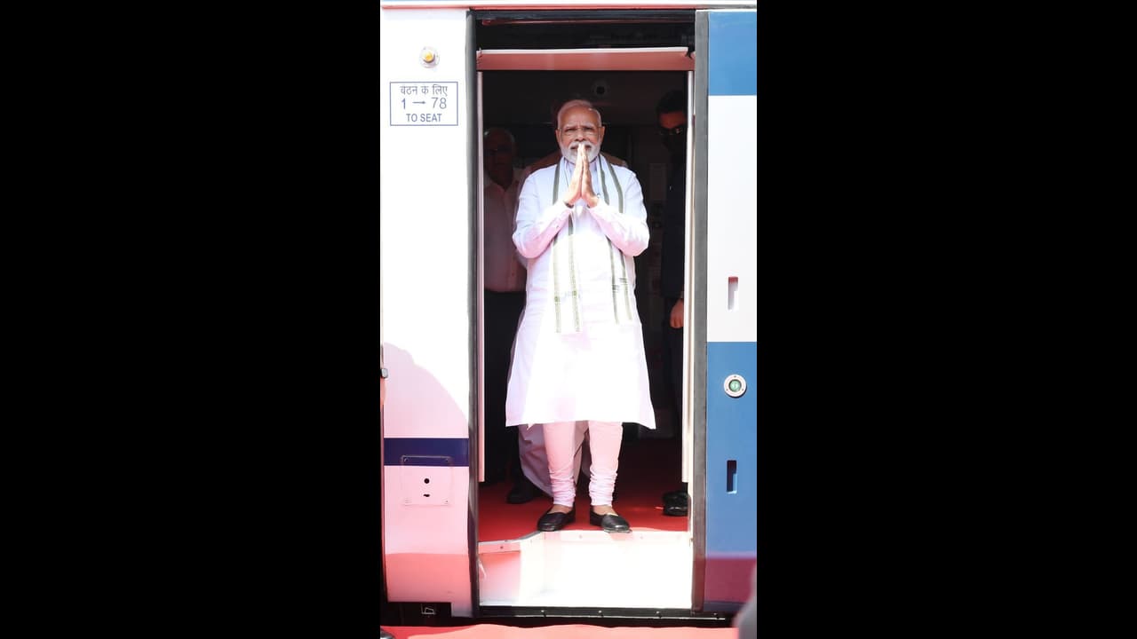 राजस्थान में सीएम के संकट के बीच आज होगी पीएम मोदी की एंट्री, सियासत को मिल सकता है नया रंग राजस्थान में सीएम के संकट के बीच आज होगी पीएम मोदी की एंट्री, सियासत को मिल सकता है नया रंग