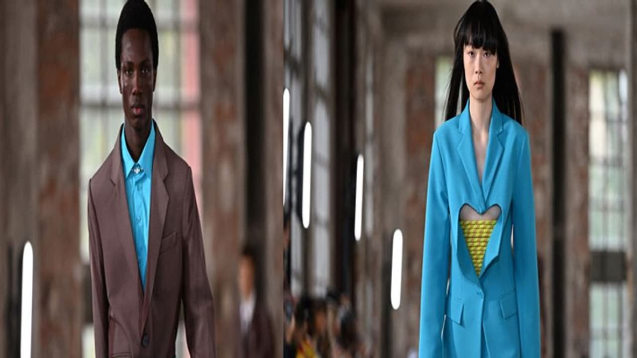 पेरिस फैशन वीक में कंडोम ग्लव्स की धूम, मॉडल ऐसे पहन कर कर रहे हैं रैंप वॉक