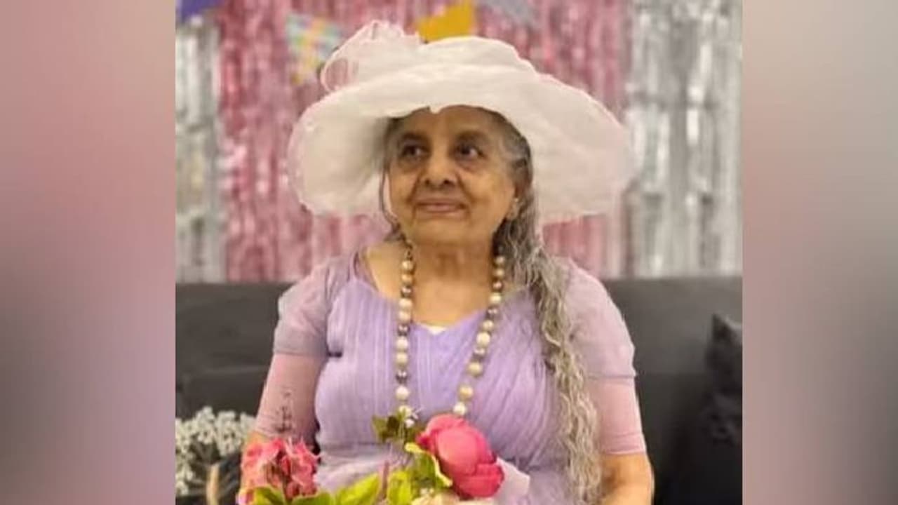 വിക്ടോറിയൻ ശൈലിയിൽ സ്വന്തം ജന്മദിനം ആഘോഷിച്ച് 89 കാരി മുത്തശ്ശി വിക്ടോറിയൻ ശൈലിയിൽ സ്വന്തം ജന്മദിനം ആഘോഷിച്ച് 89 കാരി മുത്തശ്ശി