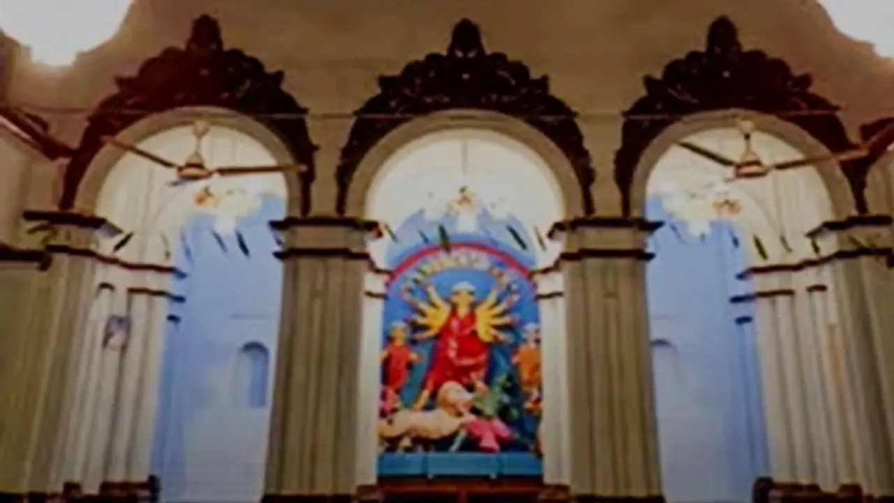 পেতলের টিকিট দেখিয়ে চোরবাগানের শীল বাড়ি থেকে টাকা পেতেন গরীব দুখীরা, জেনে নিন সেই বাড়ির দুর্গাকথা