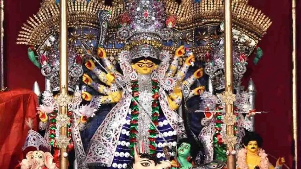 দুর্গাচরণ মিত্রর দফতরে কাজ করতে আসেন সাধক রামপ্রসাদ, বৈভব হারিয়ে মিত্র বাড়ির দুর্গাপুজোয় নিবেদিত নিখাদ ভক্তি দুর্গাচরণ মিত্রর দফতরে কাজ করতে আসেন সাধক রামপ্রসাদ, বৈভব হারিয়ে মিত্র বাড়ির দুর্গাপুজোয় নিবেদিত নিখাদ ভক্তি