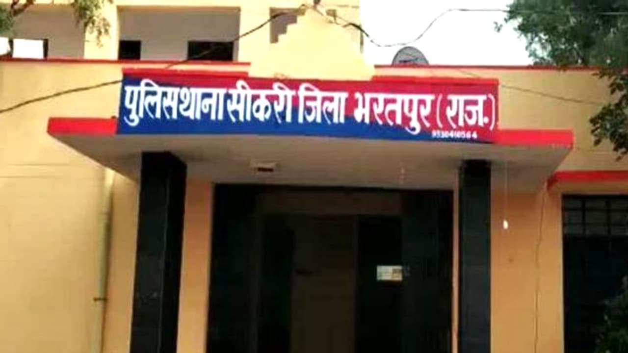 सनसनीखेज खबरः सेना भर्ती की तैयारी कर रही लड़की पर हमला, खेत ले जाकर दरिंदगी करने की कोशिश की सनसनीखेज खबरः सेना भर्ती की तैयारी कर रही लड़की पर हमला, खेत ले जाकर दरिंदगी करने की कोशिश की