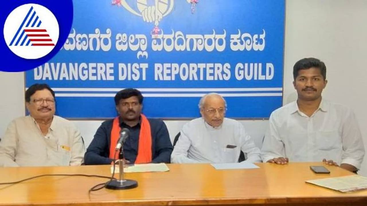 ದಾವಣಗೆರೆ: ಅ.5ರಂದು ಸಾರ್ವಜನಿಕ ವಿಜಯದಶಮಿ ಮಹೋತ್ಸವದಿಂದ ಬೃಹತ್ ಶೋಭಾಯಾತ್ರೆ ದಾವಣಗೆರೆ: ಅ.5ರಂದು ಸಾರ್ವಜನಿಕ ವಿಜಯದಶಮಿ ಮಹೋತ್ಸವದಿಂದ ಬೃಹತ್ ಶೋಭಾಯಾತ್ರೆ