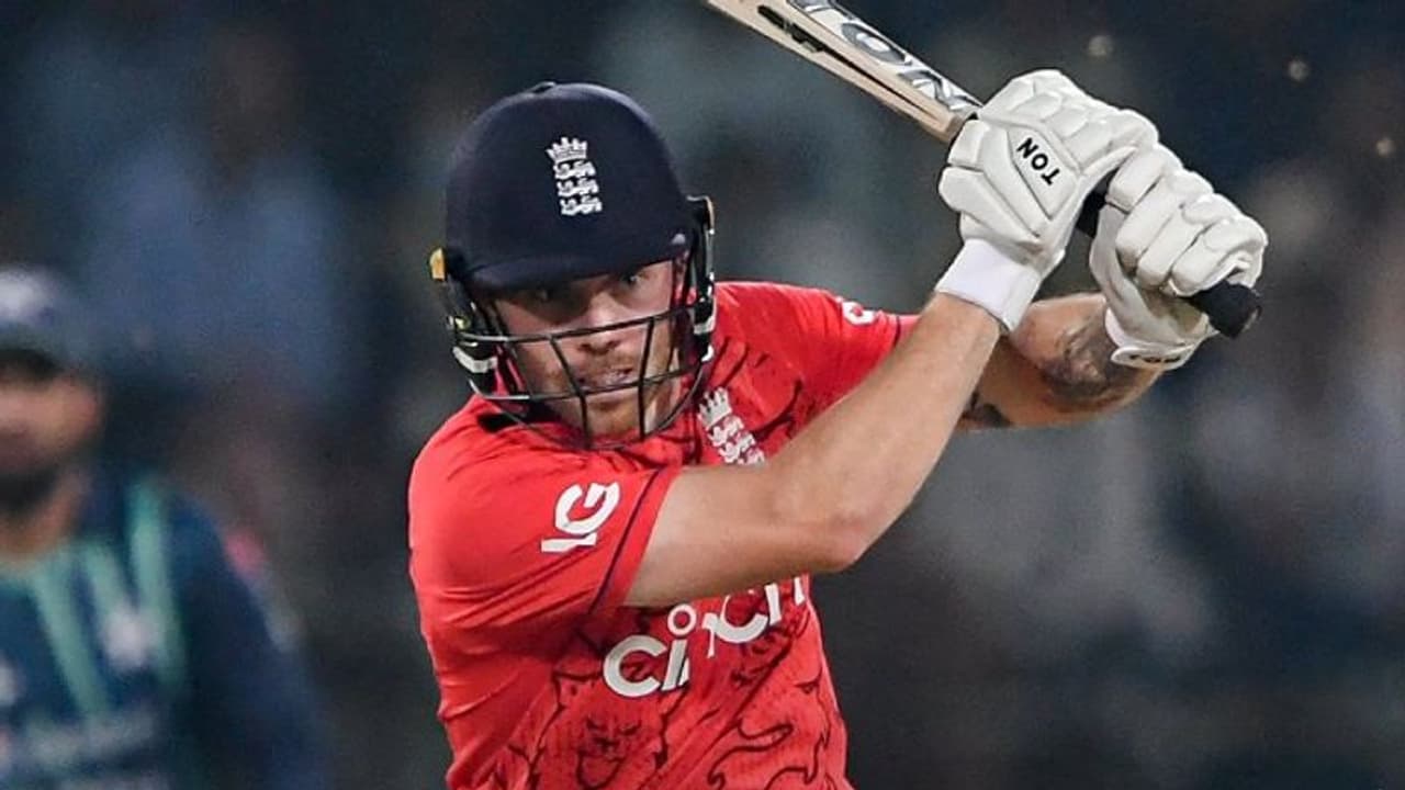 അടിച്ചു പറത്തി ഫിലിപ്പ് സാള്ട്ട്; പാക്കിസ്ഥാനെ തകര്ത്ത് ഇംഗ്ലണ്ട് പരമ്പരയില് ഒപ്പം അടിച്ചു പറത്തി ഫിലിപ്പ് സാള്ട്ട്; പാക്കിസ്ഥാനെ തകര്ത്ത് ഇംഗ്ലണ്ട് പരമ്പരയില് ഒപ്പം