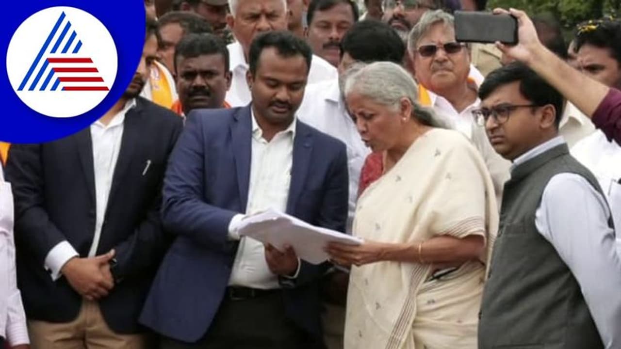 Kolar​: ಅಧಿಕಾರಿಗಳ ಮೇಲೆ ಗರಂ ಆದ ಸಚಿವೆ ನಿರ್ಮಲಾ ಸೀತಾರಾಮನ್!