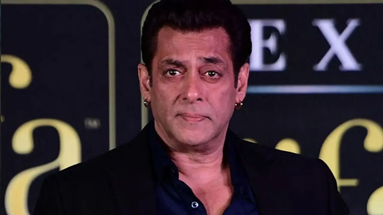 உடல்பயிற்சி செய்த போது ஏற்பட்ட திடீர் மாரடைப்பு..! சல்மான் கானை சோகத்தில் ஆழ்த்திய மரணம்..! உடல்பயிற்சி செய்த போது ஏற்பட்ட திடீர் மாரடைப்பு..! சல்மான் கானை சோகத்தில் ஆழ்த்திய மரணம்..!