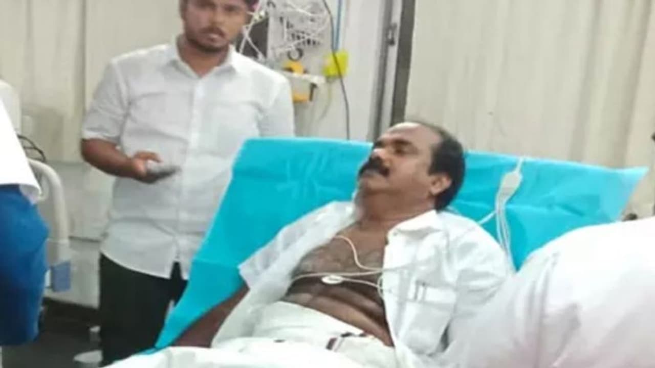 அமைச்சர் மெய்யநாதனுக்கு என்ன ஆச்சு.. மருத்துவ குழுவினர் உதவியுடன் சென்னை விரைகிறார்..! அமைச்சர் மெய்யநாதனுக்கு என்ன ஆச்சு.. மருத்துவ குழுவினர் உதவியுடன் சென்னை விரைகிறார்..!