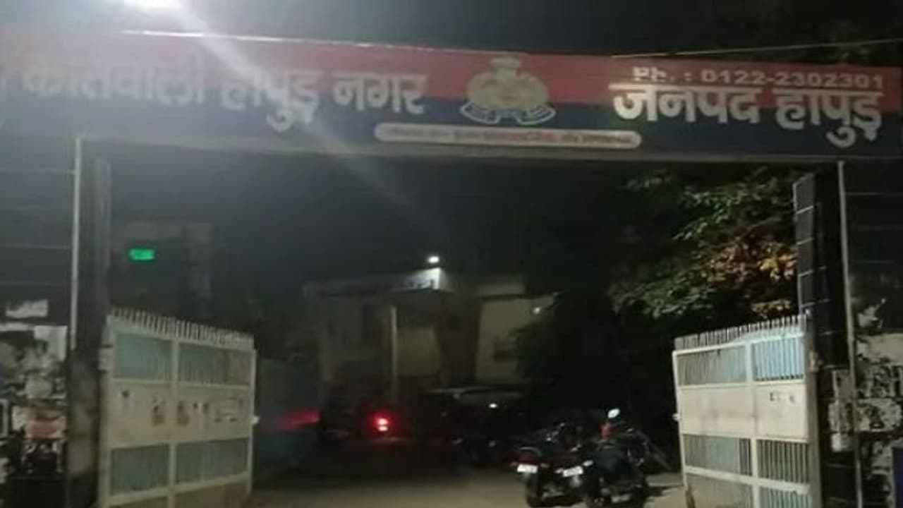 एक ही मोहल्ले की युवतियों के साथ दो युवकों ने सालों तक किया सामूहिक दुष्कर्म, बेचने की भी थी तैयारी एक ही मोहल्ले की युवतियों के साथ दो युवकों ने सालों तक किया सामूहिक दुष्कर्म, बेचने की भी थी तैयारी