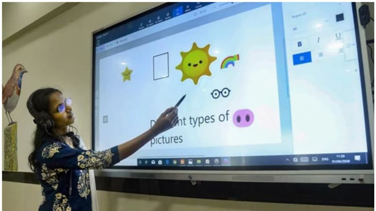 'ബ്ലാക്ക് ബോർഡല്ല, ഇനി കൈറ്റ് ബോർഡ്'; ഹൈടെക് ക്ലാസ്മുറികൾ ഇനി കൂടുതൽ ഹൈടെക്; ക്ലാസുകള് റെക്കോര്ഡ് ചെയ്യാം 'ബ്ലാക്ക് ബോർഡല്ല, ഇനി കൈറ്റ് ബോർഡ്'; ഹൈടെക് ക്ലാസ്മുറികൾ ഇനി കൂടുതൽ ഹൈടെക്; ക്ലാസുകള് റെക്കോര്ഡ് ചെയ്യാം