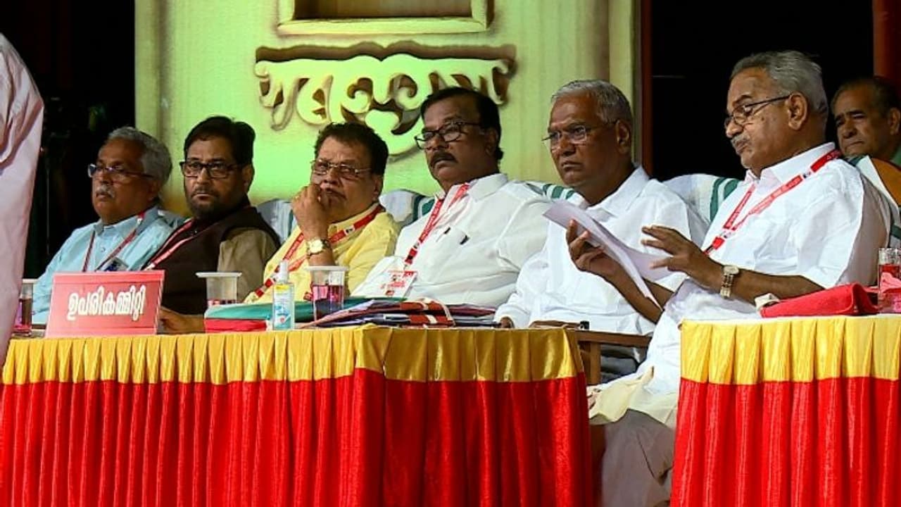 വിമർശനമുണ്ട്, പക്ഷേ... മുഖ്യമന്ത്രിക്കെതിരായ വിമര്‍ശനം മയപ്പെടുത്തി സിപിഐ രാഷ്ട്രീയ റിപ്പോർട്ട്