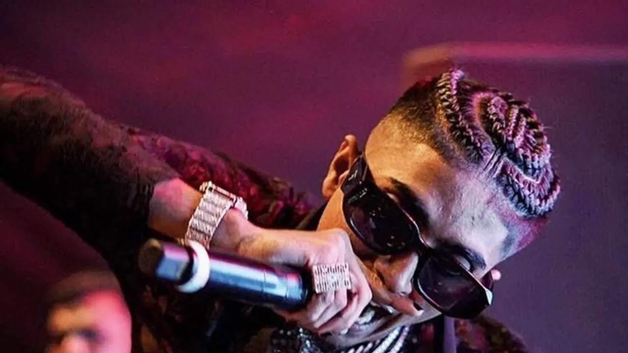 MC Stan's Indore show CANCELLED after Bajrang Dal, Karni Sena members create havoc stage; WATCH video MC Stan's Indore show CANCELLED after Bajrang Dal, Karni Sena members create havoc stage; WATCH video