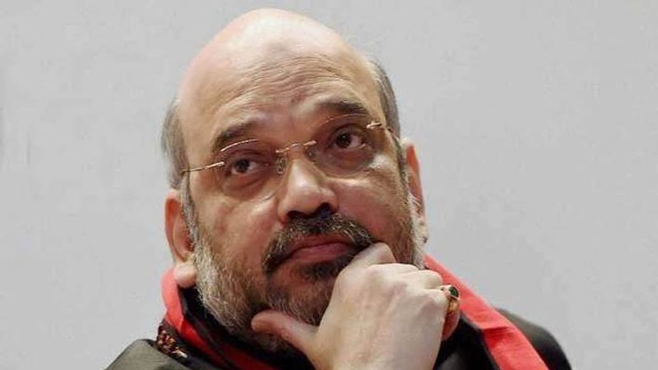  স্বরাষ্ট্রমন্ত্রীর বাসভবনে ৫ ফুট লম্বা সাপ! নিরাপত্তা কর্মীদের নজর এড়িয়ে কোথা থেকে এল এই সাপ? 