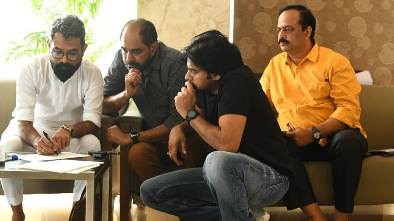 పవన్ కల్యాన్ నటిస్తున్న హరిహర వీరమల్లు సినిమా సెట్లో అగ్ని ప్రమాదం... పవన్ కల్యాన్ నటిస్తున్న హరిహర వీరమల్లు సినిమా సెట్లో అగ్ని ప్రమాదం...