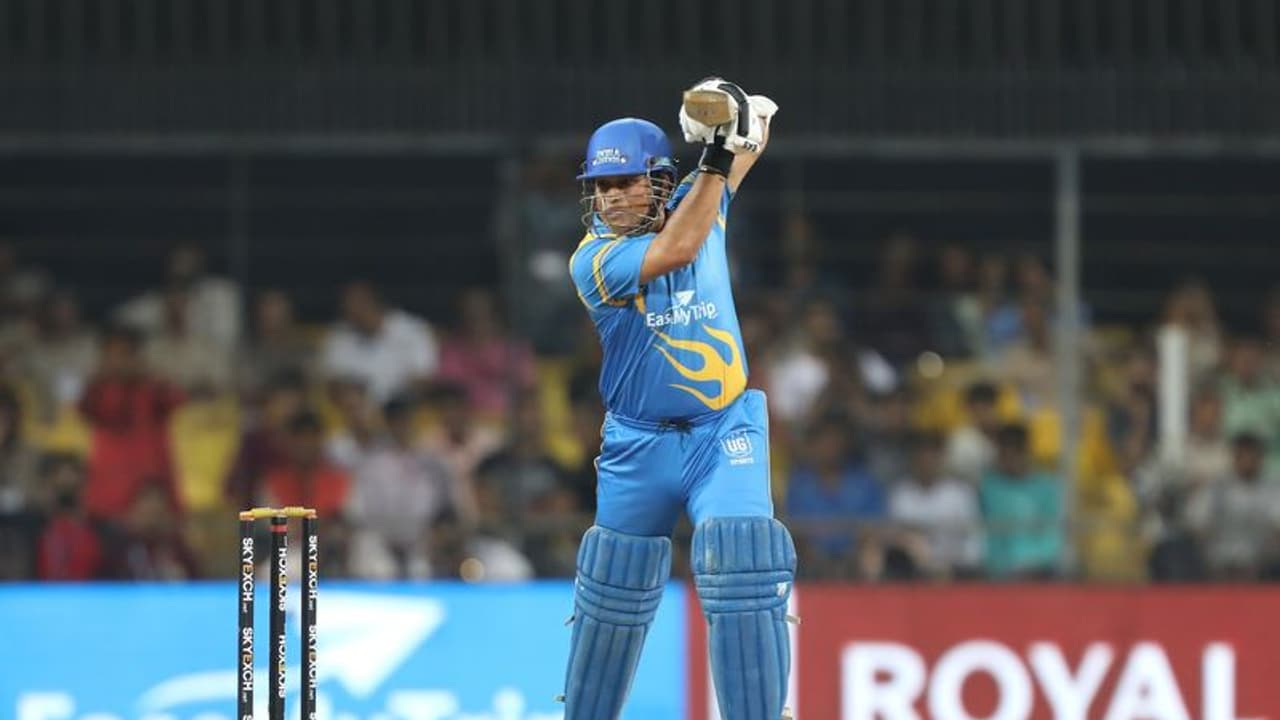 റോഡ് സേഫ്റ്റി സീരീസ് ഫൈനല്‍: സച്ചിന്‍ ഗോള്‍ഡന്‍ ഡക്ക്; മോശം തുടക്കത്തിനുശേഷം തിരിച്ചടിച്ച് ഇന്ത്യ ലെജന്‍ഡ്സ്