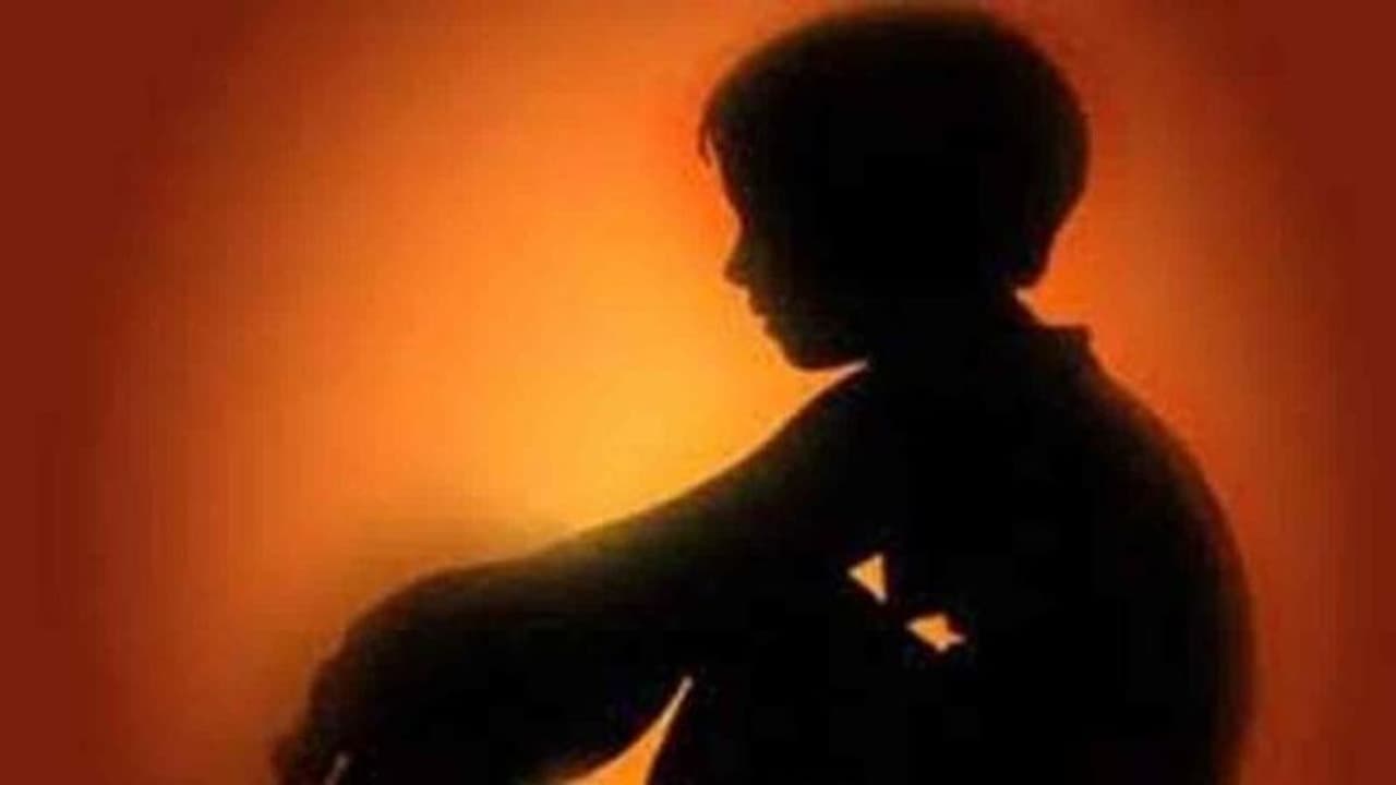 ச்சீ.! 10 வயசு பையனை இப்படியா பண்றது ? டெல்லியில் நடந்த கொடூர சம்பவம் !