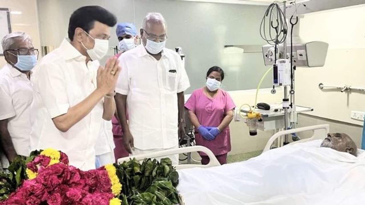 மூத்த சிபிஎம் தலைவர் கொடியேரி பாலகிருஷ்ணன் மறைவு நேரில் சென்ற முதல்வர் ஸ்டாலின்.! மூத்த சிபிஎம் தலைவர் கொடியேரி பாலகிருஷ்ணன் மறைவு நேரில் சென்ற முதல்வர் ஸ்டாலின்.!