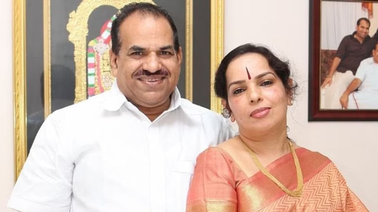 ഗുരുവിന്റെ മകളെ കൂടെക്കൂട്ടിയ ശിഷ്യൻ; കോടിയേരി വിനോദിനി പ്രണയവും വിവാഹവും ഗുരുവിന്റെ മകളെ കൂടെക്കൂട്ടിയ ശിഷ്യൻ; കോടിയേരി വിനോദിനി പ്രണയവും വിവാഹവും