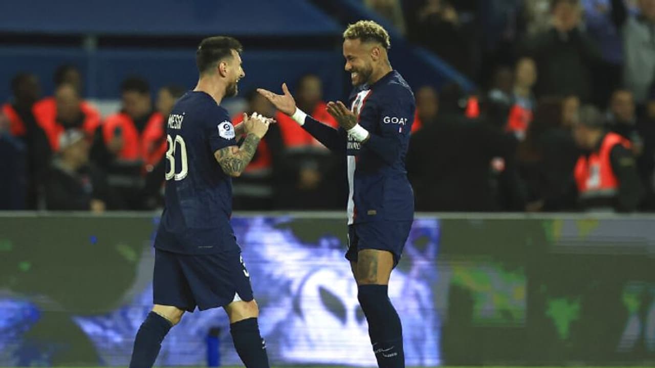 വളഞ്ഞുപുളഞ്ഞ് വലയിലേക്ക്; പിഎസ്ജിക്കായി ആദ്യ ഫ്രീകിക്ക് ഗോളുമായി മെസി വീഡിയോ കാണാം