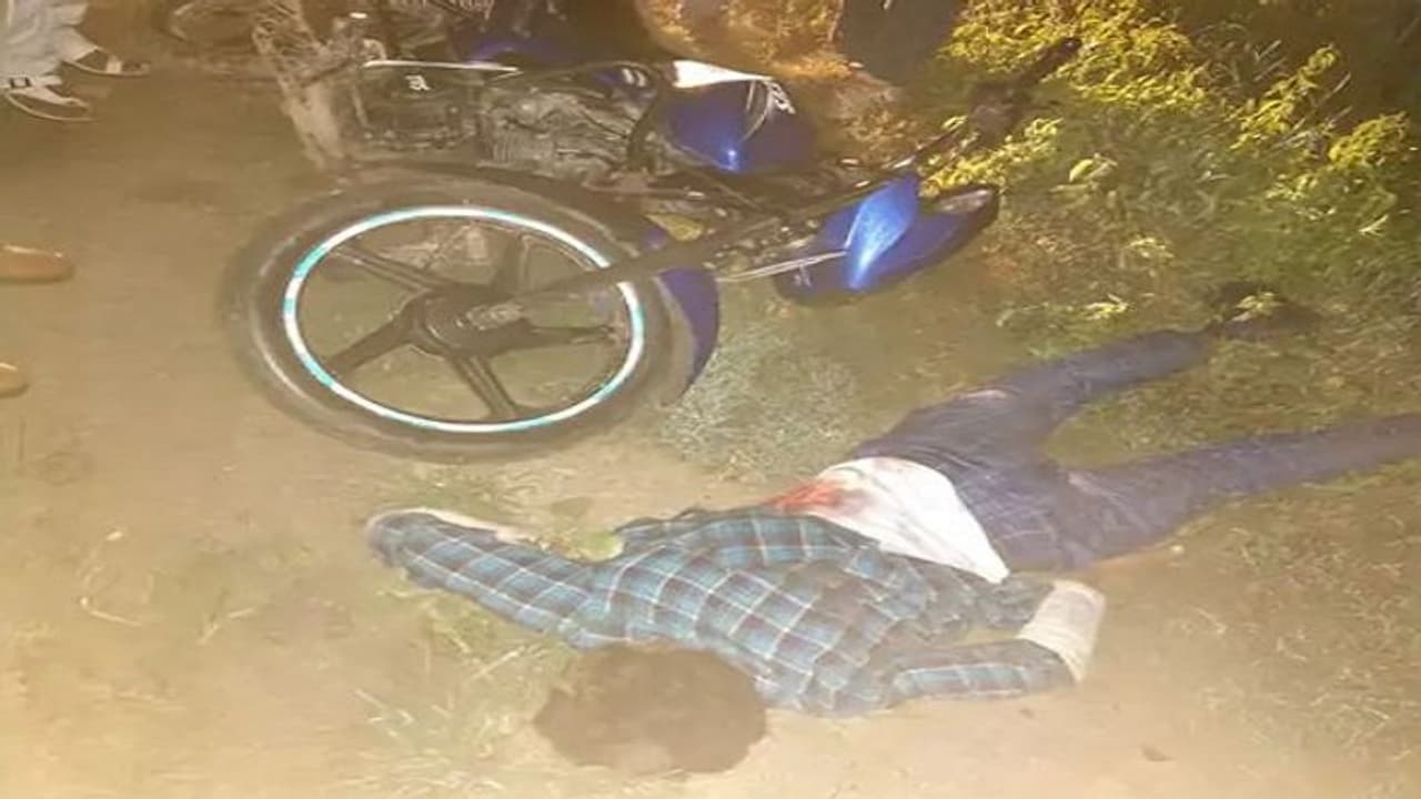 वाराणसी में घर से दुर्गा पूजा देखने के लिए निकले युवक की हत्या, मृतक के भाई ने दोस्त को लेकर बोली ऐसी बात वाराणसी में घर से दुर्गा पूजा देखने के लिए निकले युवक की हत्या, मृतक के भाई ने दोस्त को लेकर बोली ऐसी बात