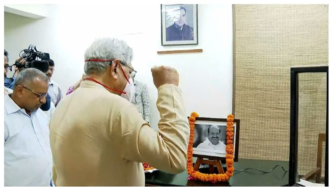 'മഹത്തായ കമ്മ്യുണിസ്റ്റ്, കോടിയേരി പോരാടിയ ആദർശങ്ങൾക്ക് വേണ്ടി തുടർന്നും പ്രവര്ത്തിക്കും': യെച്ചൂരി 'മഹത്തായ കമ്മ്യുണിസ്റ്റ്, കോടിയേരി പോരാടിയ ആദർശങ്ങൾക്ക് വേണ്ടി തുടർന്നും പ്രവര്ത്തിക്കും': യെച്ചൂരി