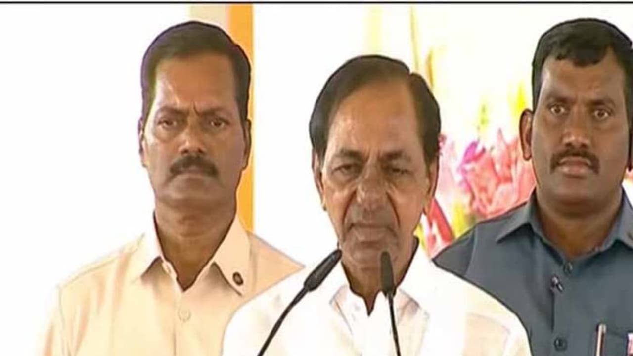 కేసీఆర్ కొత్త జాతీయ పార్టీ : బెజవాడలో బీఆర్ఎస్ పేరిట హోర్డింగ్లు, పోస్టర్లు కేసీఆర్ కొత్త జాతీయ పార్టీ : బెజవాడలో బీఆర్ఎస్ పేరిట హోర్డింగ్లు, పోస్టర్లు