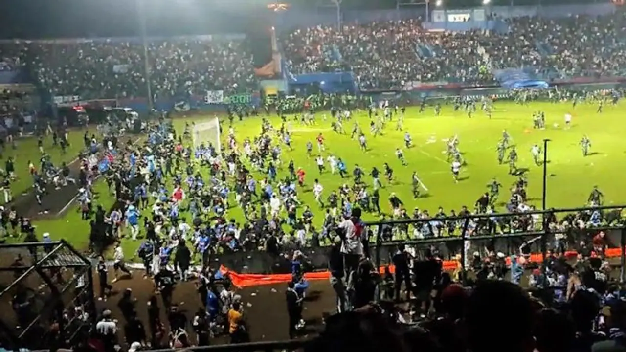 'Heartbreaking': Football clubs and players saddened by death of over 170 people in Indonesia stampede 'Heartbreaking': Football clubs and players saddened by death of over 170 people in Indonesia stampede