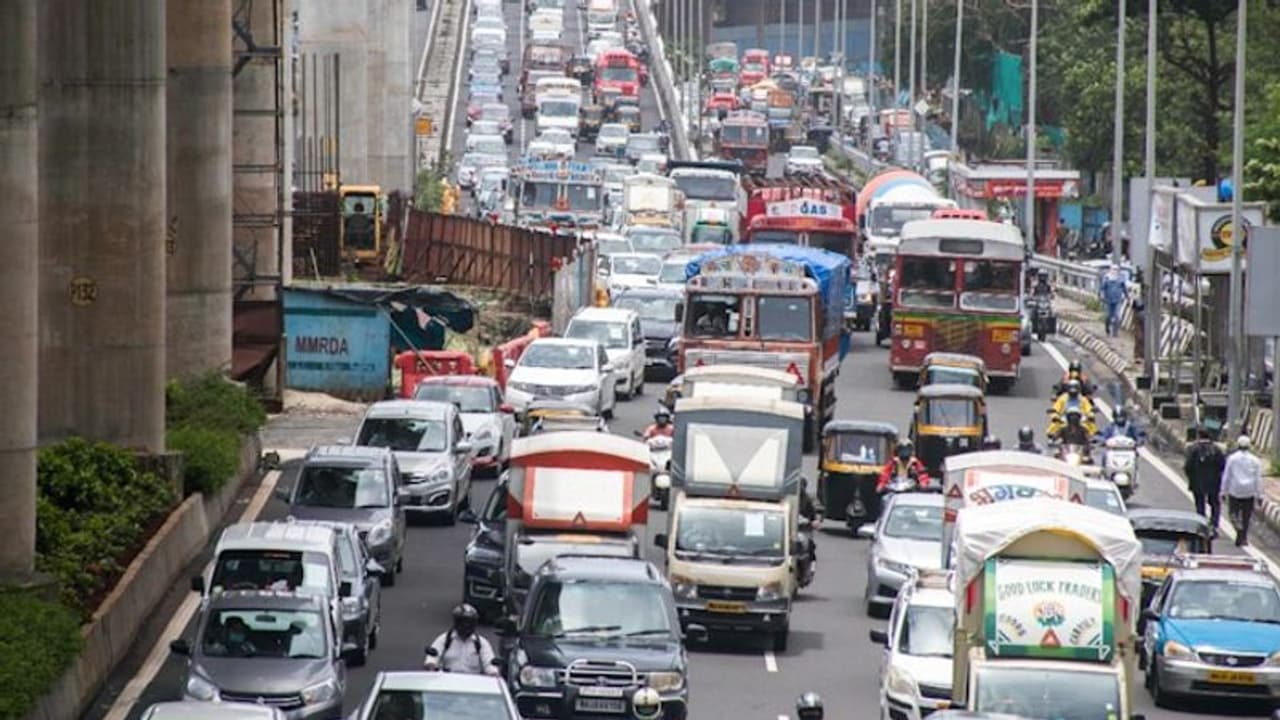 മുംബൈയില്‍ നിരോധനാജ്ഞ, നവംബർ ഒന്നു മുതൽ 15 വരെ, അതീവജാഗ്രത പാലിക്കണമെന്ന് കമ്മീഷണര്‍