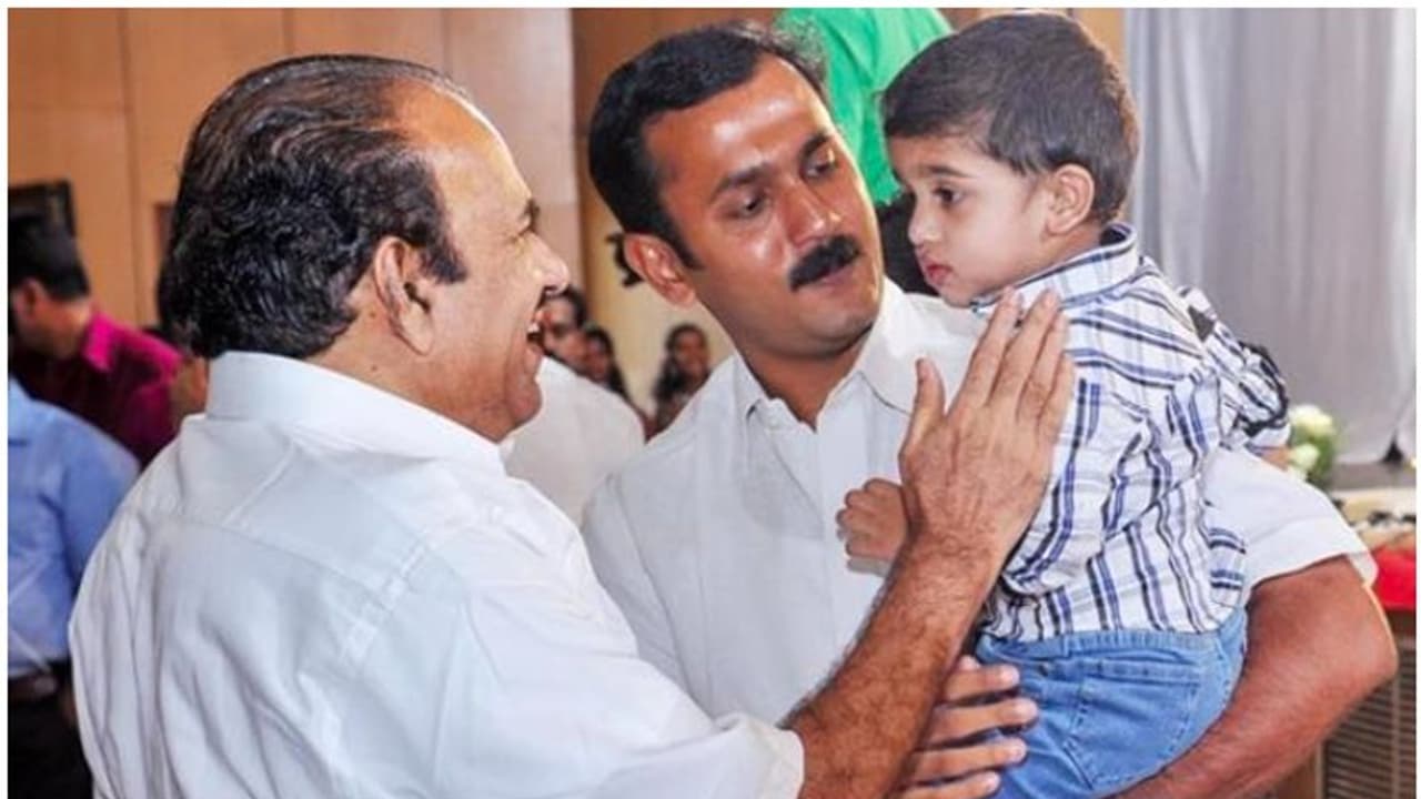 'അപ്പന്‍റെ സ്ഥാനം തന്നെയായിരുന്നു', ആരായിരുന്നു കോടിയേരി; കണ്ണീരില്‍ കുതിര്‍ന്ന കുറിപ്പുമായി ഷോണ്‍ ജോര്‍ജ്