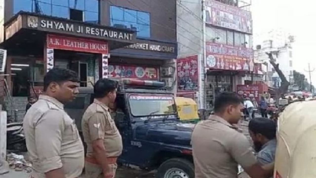 आगरा के देह व्यापार मामले में शादीशुदा युवतियों ने किए चौकाने वाले खुलासे, 500 रुपये में बेच देती थीं जिस्म आगरा के देह व्यापार मामले में शादीशुदा युवतियों ने किए चौकाने वाले खुलासे, 500 रुपये में बेच देती थीं जिस्म