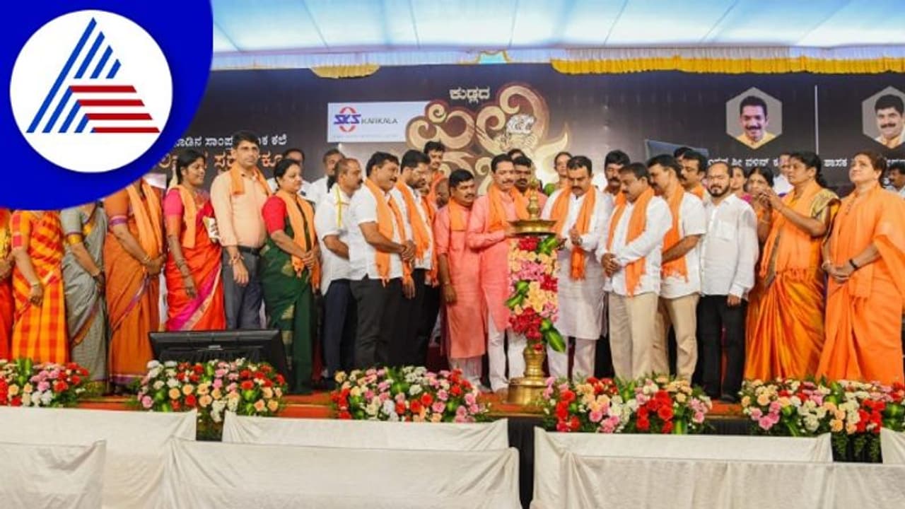 ಮಂಗಳೂರಿನಲ್ಲಿ ಕಾಂಗ್ರೆಸ್ ಬಿಜೆಪಿ ಹುಲಿವೇಷ ಸ್ಪರ್ಧೆ: ಪಿಲಿ ಪರ್ಬ ನಲಿಕೆಯ ಹಬ್ಬ! ಮಂಗಳೂರಿನಲ್ಲಿ ಕಾಂಗ್ರೆಸ್ ಬಿಜೆಪಿ ಹುಲಿವೇಷ ಸ್ಪರ್ಧೆ: ಪಿಲಿ ಪರ್ಬ ನಲಿಕೆಯ ಹಬ್ಬ!