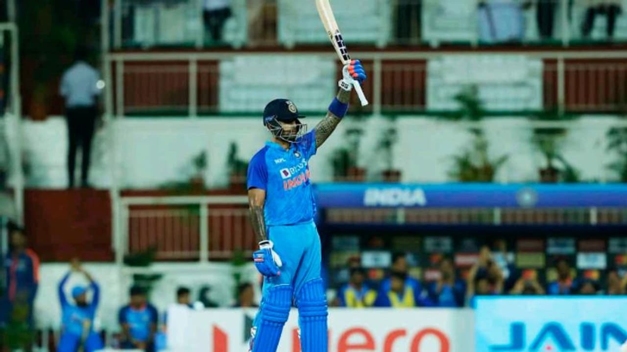 രാഹുലും രോഹിത്തും തിരികൊളുത്തി, സൂര്യയും കോലിയും ഡികെയും കത്തിച്ചു; ഇന്ത്യക്ക് 237 റണ്സ്! രാഹുലും രോഹിത്തും തിരികൊളുത്തി, സൂര്യയും കോലിയും ഡികെയും കത്തിച്ചു; ഇന്ത്യക്ക് 237 റണ്സ്!