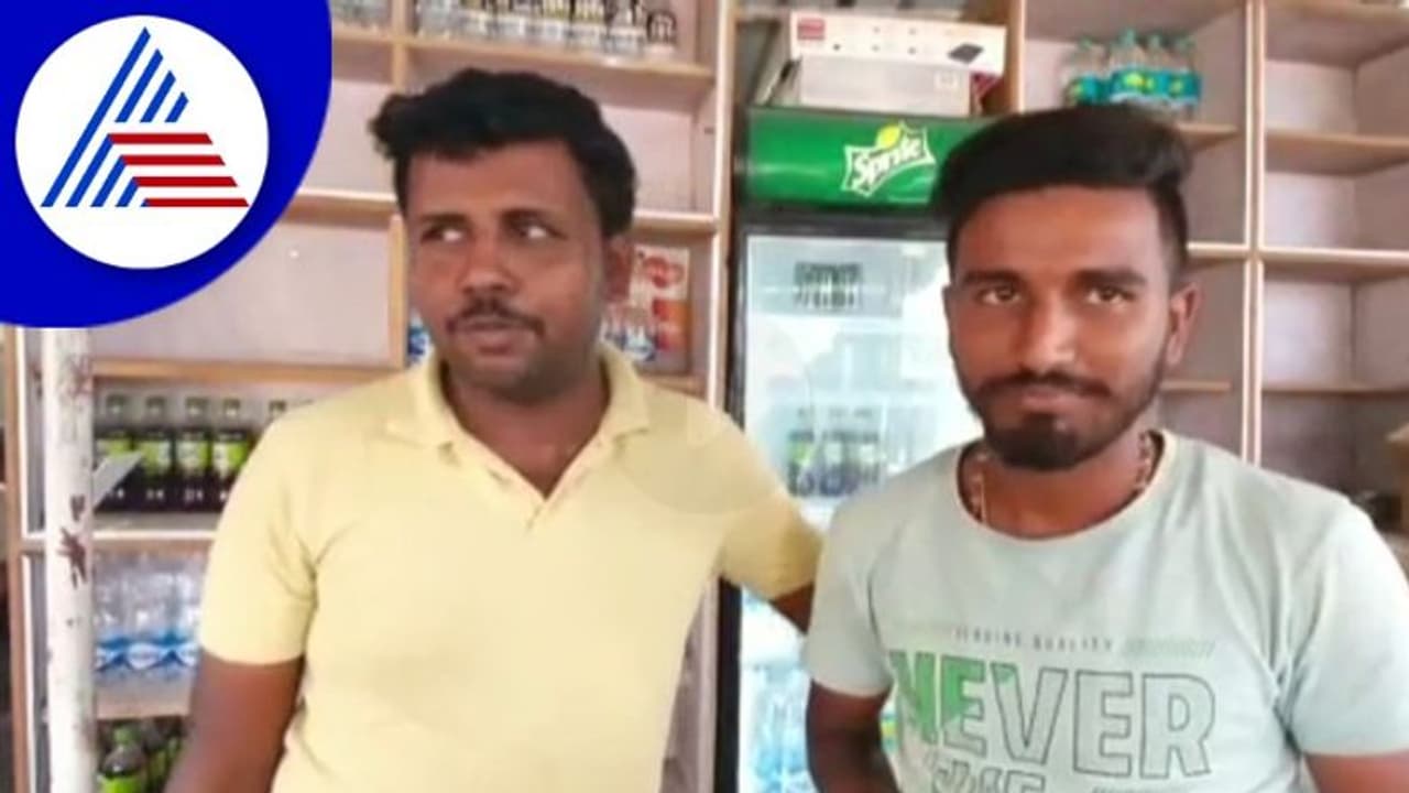 ಕಳೆದುಕೊಂಡ 45 ಸಾವಿರ ಹಣವನ್ನು ವಾಪಸ್ ಮರಳಿಸಿ ಪ್ರಾಮಾಣಿಕತೆ ಮೆರೆದ ವ್ಯಕ್ತಿ ಕಳೆದುಕೊಂಡ 45 ಸಾವಿರ ಹಣವನ್ನು ವಾಪಸ್ ಮರಳಿಸಿ ಪ್ರಾಮಾಣಿಕತೆ ಮೆರೆದ ವ್ಯಕ್ತಿ