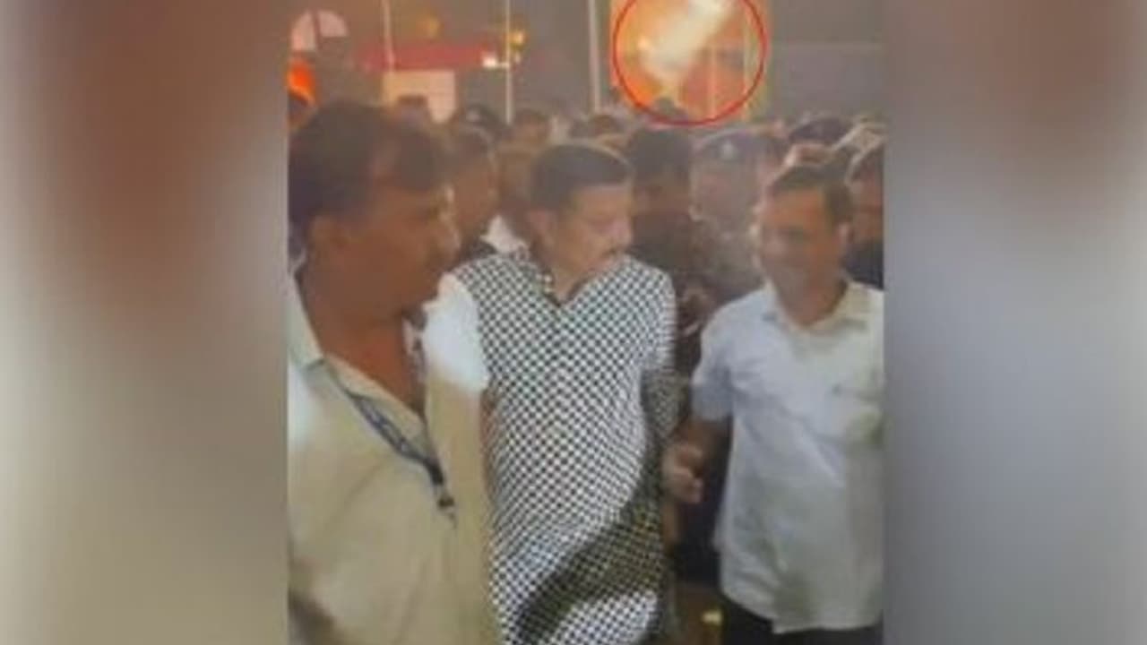 ಗುಜರಾತಲ್ಲಿ ದಿಲ್ಲಿ ಸಿಎಂ ಕೇಜ್ರಿ ಮೇಲೆ ಬಾಟಲ್‌ ದಾಳಿ